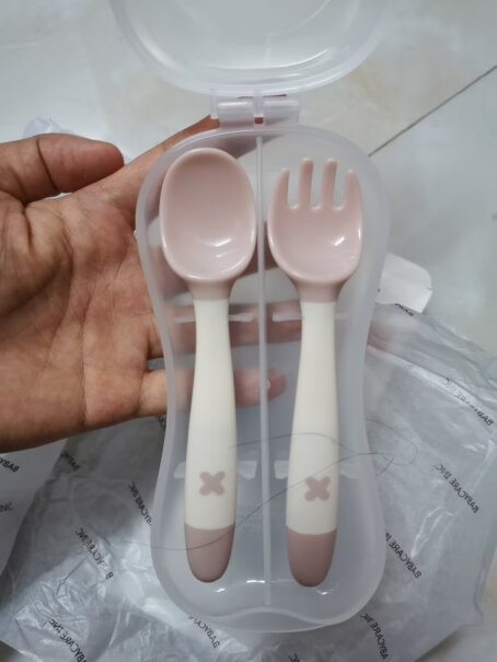 babycare儿童硅胶软碗勺婴儿餐具软头勺婴儿辅食勺2个装有味道吗？