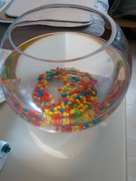 鱼麒麟玻璃金鱼缸小鱼缸有底座吗？ 能放稳吗？