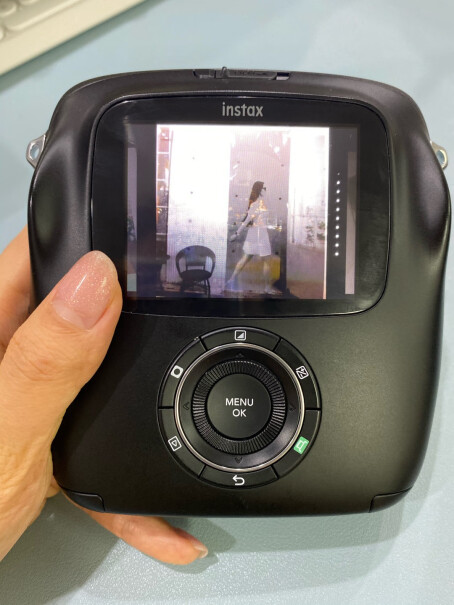 富士instax SQ10相机可以打印手机的图片吗？