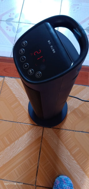 格力取暖器遥控电暖器数码显示屏电暖气家用塔式立式摇头暖风机多少瓦的？