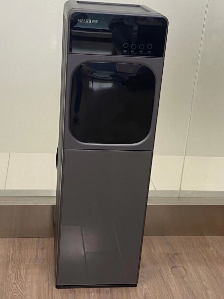 美菱饮水机家用立式办公双开门柜式温热型饮水器MY-L109请问会有塑料味吗？