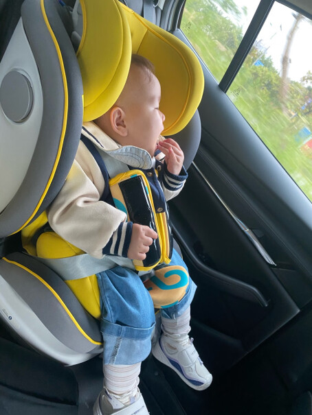 乐的宝宝汽车儿童安全座椅isofix接口肩带可以调节吗？