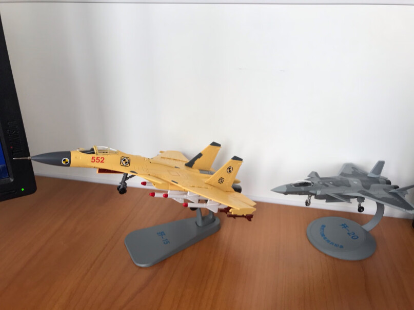 特尔博Terebo歼15飞机模型仿真合金飞鲨舰载机海军战斗机起落架可以收吗？