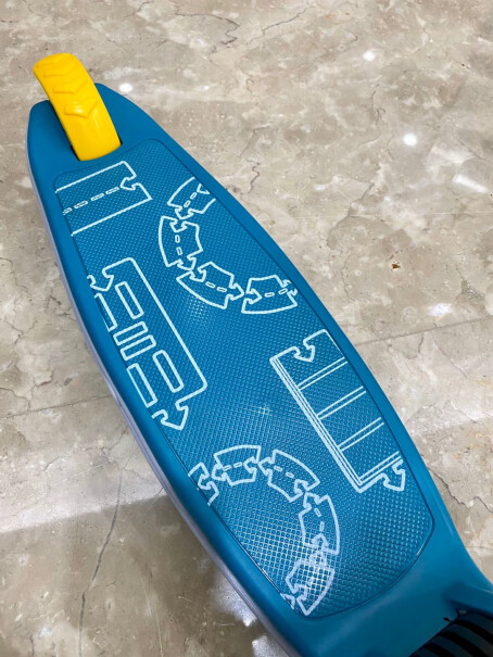儿童滑板车趣致（Quzhi儿童玩具滑板车滑滑车值得买吗？优缺点分析测评？