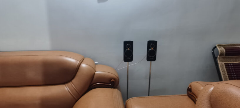 威斯汀012壁挂音响家庭影院家用音响组合套装客厅KTV音响是无线的话筒吗？