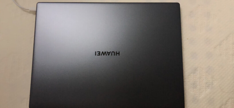 华为笔记本电脑MateBook摄像头在哪 键盘上么？