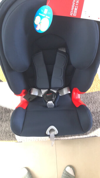 宝得适宝宝汽车儿童安全座椅isofix接口百变骑士安装好，全部推紧了以后，前后不晃动，但左右有点晃动，是怎么回事？