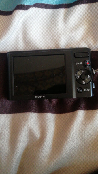 索尼DSC-W800数码相机数码相机数码相机这个照相机要内存卡要的是SD卡吧，不是手机那种吧？