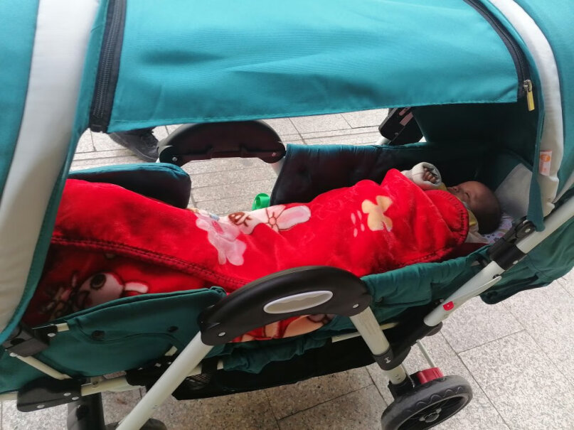 神马shinema轻便双胞胎婴儿推车平躺的话 宝宝最多能睡几个月？
