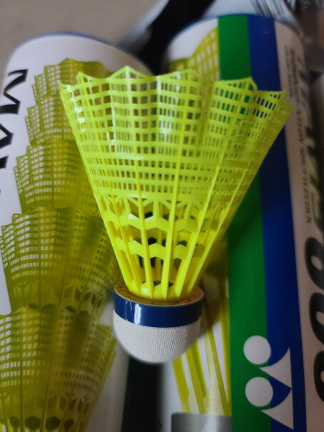 尤尼克斯YONEX尼龙羽毛球耐打训练习YY塑料胶球M-600这种羽毛球 会不会伤拍？