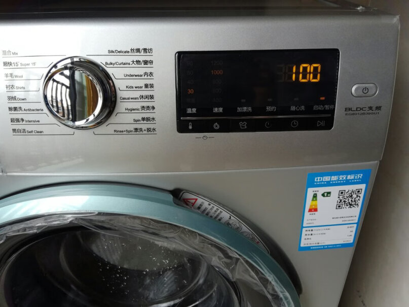 海尔（Haier超薄滚筒洗衣机全自动这款洗衣机放金纺的那个格，每次洗完衣服金纺都冲不下去，里边还有，为什么？