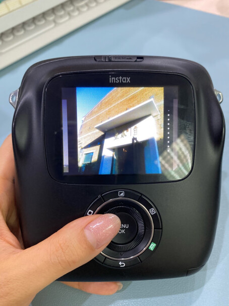 富士instax SQ10相机可以打印手机的图片吗？