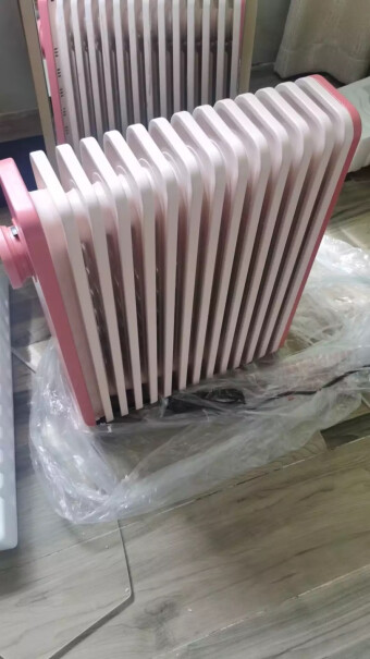 美的取暖器2200w ？，就算不用最高档位2200w，别的档位瓦数难道就低吗，这得是什么样的家庭才能用的起哦！