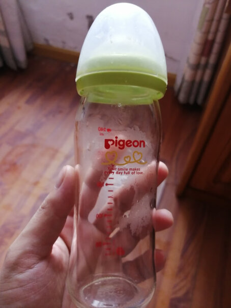 贝亲Pigeon奶嘴请问开水烫过有异味吗？我有一只奶瓶原装的奶嘴烫完味道很大？