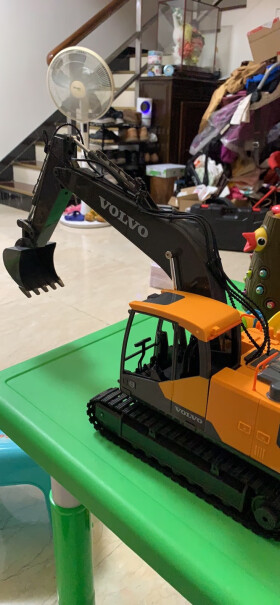 双鹰工程挖掘机挖机遥控车钩勾机工程玩具车模型请问挖斗怎么取下来？