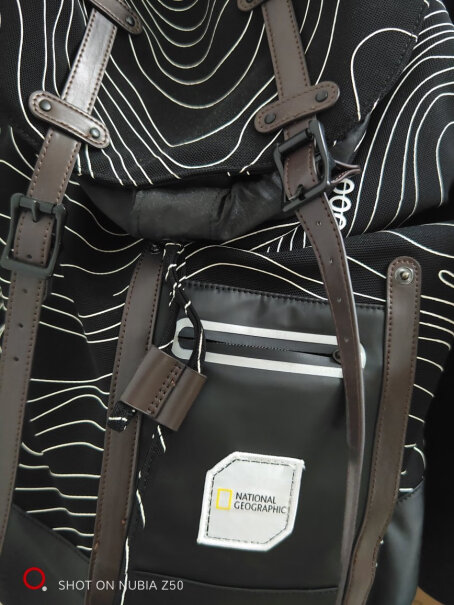 国家地理双肩包，15.6英寸电脑包，在黑色拯救者y9000p上适用吗？