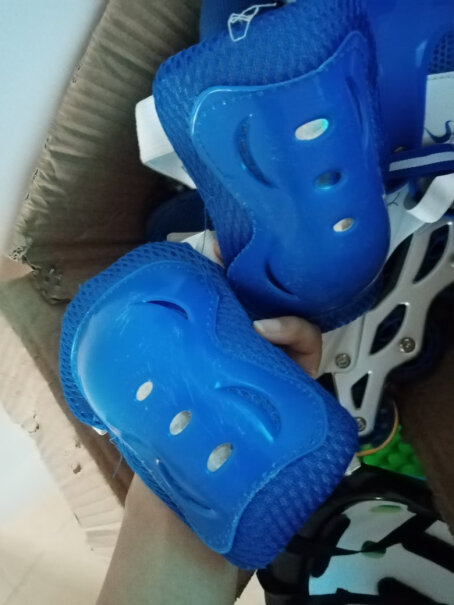 单排轮滑鞋EVERVON儿童套装溜冰鞋男女款轮滑鞋哪个值得买！评测质量怎么样！