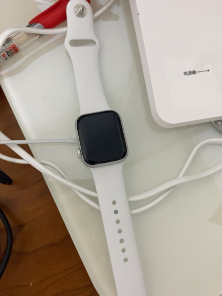 Apple Watch SE 2022款智能手表需要另外买充电器吗？