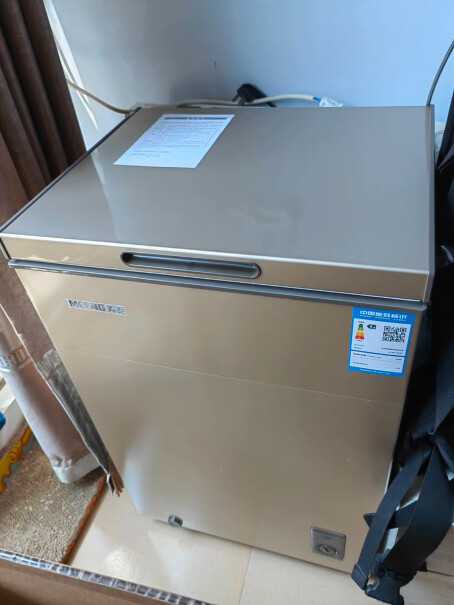美菱100升顶开门BC/BD-100DT小冷柜请问哈大家你们的冰柜外面四周都发烫吗？
