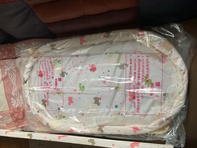 gb好孩子婴儿床垫安装好后，置物板和床板上面那层塑料膜要撕掉吗？