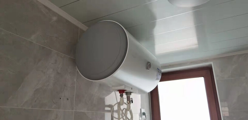 统帅海尔出品电热水器电恒温小户型家用速热节能省电上门安装安装孔之间距离是多少公分？