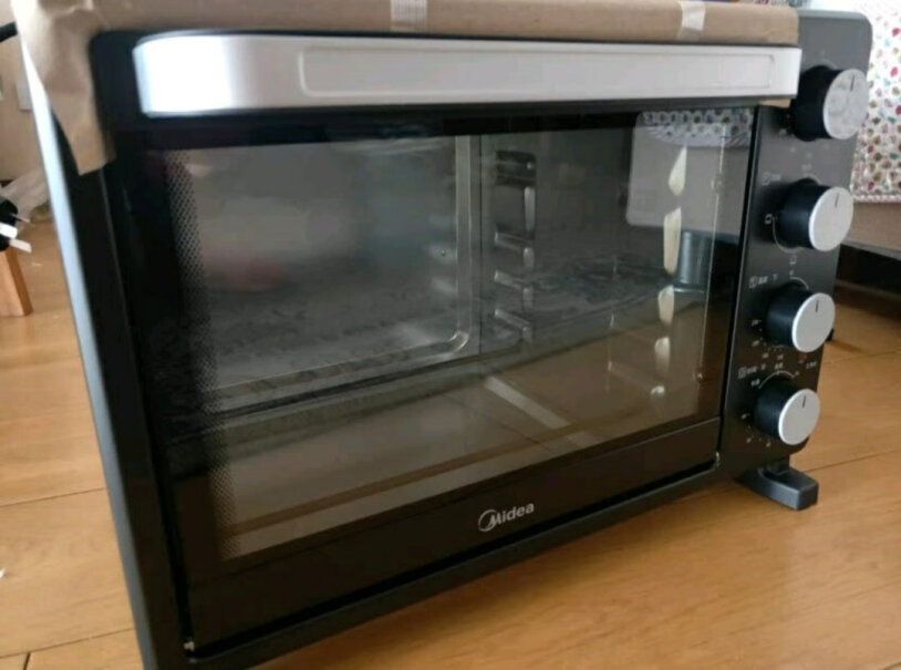 美的烤箱家用烘焙迷你小型电烤箱多功能台式蛋糕烤箱25L我没有地方放烤箱，烤箱上面可以放微波炉吗？