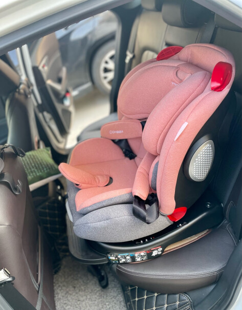 英氏婴儿汽车安全座椅宝宝可坐可躺360度旋转座椅车载通用儿童0-7岁安全座汽车专用这个安全座椅硬吗？会不会不舒服。。