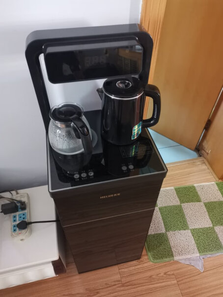 美菱饮水机立式家用茶吧机智能速热开水机带储水桶吗？
