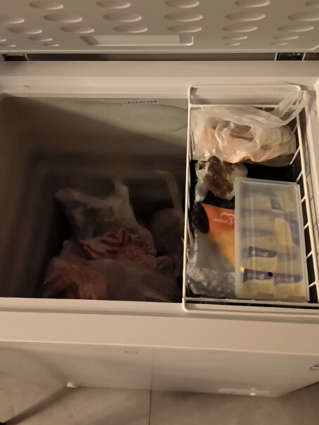 米家小米出品203升 冷藏冷冻转换冰柜 家商用囤货大冷柜 一级能效 节能低噪顶开门BD俺用了两天，冰箱与盖子之间结霜。大家有遇到这种情况吗？