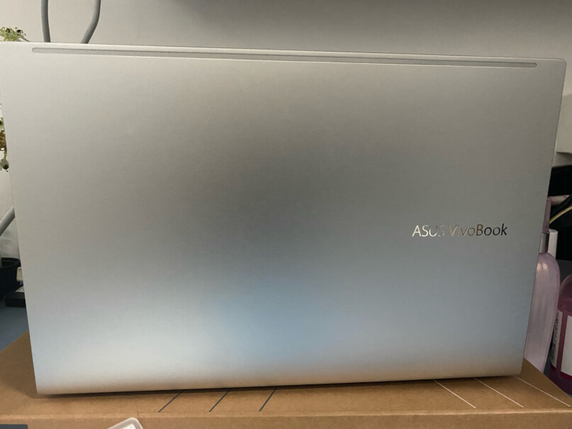 华硕ASUSVivoBook15同学推荐11代酷睿这款笔记本核显性能挺不错，网游都可以玩，没毛病吧？买过的大哥？