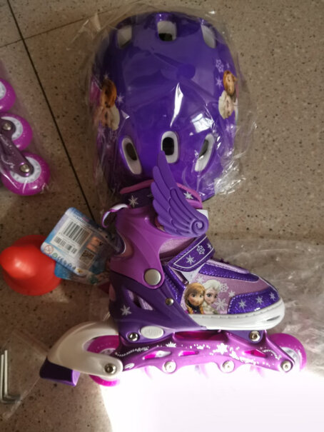 迪士尼Disney轮滑鞋儿童溜冰鞋八轮全闪轮滑冰鞋套装4岁3个月买S码可以吗？换购包是否需要先购买水杯。