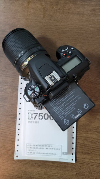 尼康D7500数码单反刚买的相机。小白一个。想问问大佬们相机如何设置取消右下角的LOGO水印？