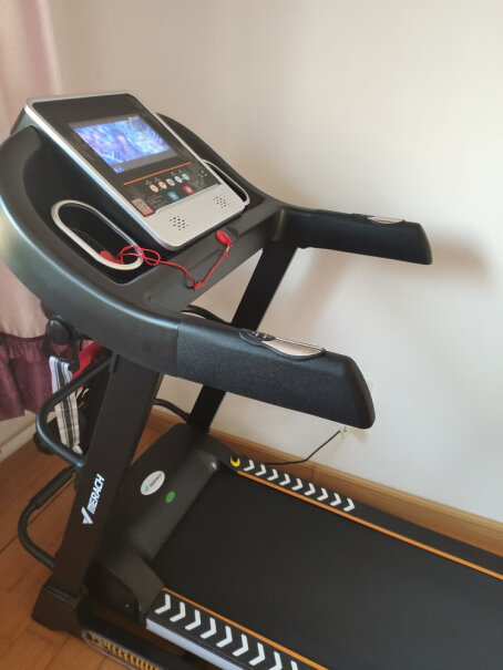 麦瑞克Merach跑步机家用静音走步折叠运动健身器材10的屏幕小不小？