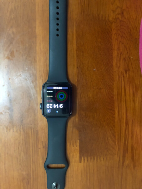 Apple Watch 3智能手表白色表带容易脏吗？
