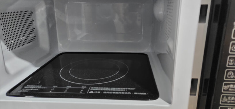 格兰仕微波炉光波炉烤架上的塑料能放进去烤吗？