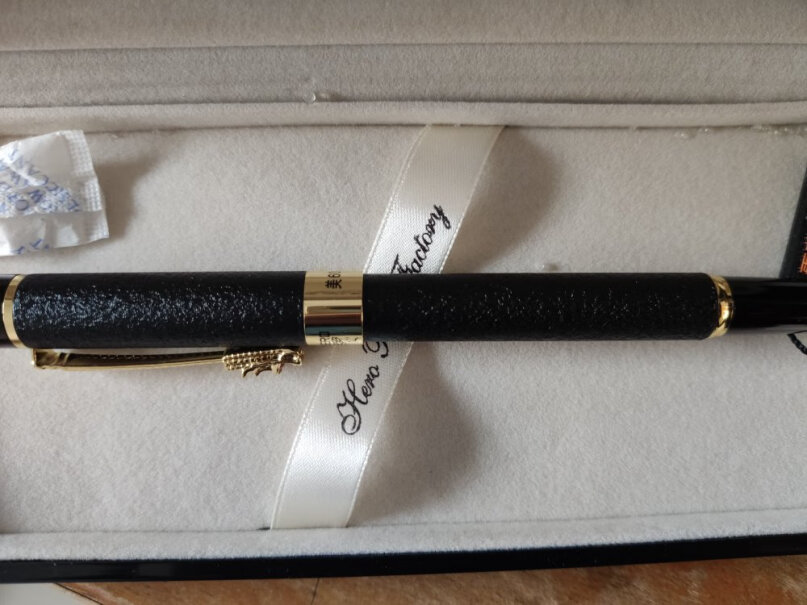 英雄钢笔黑绒砂铱金钢笔美工笔明尖6006刚收到的筆为何写不出，请问为什么？