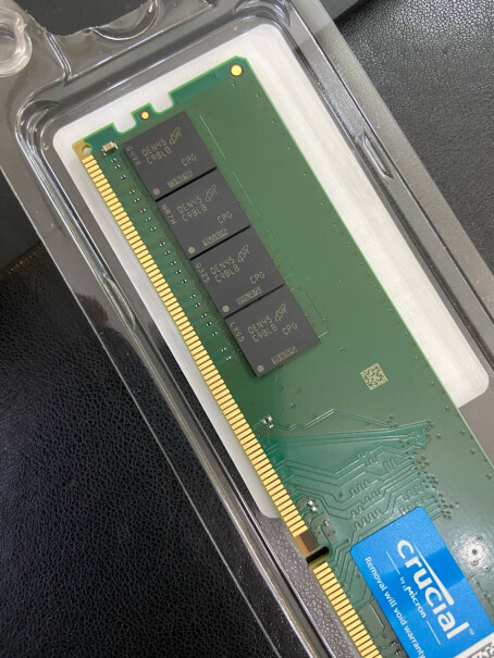 英睿达16GB DDR4 台式机内存条只有二个插槽，都插了识别不了？
