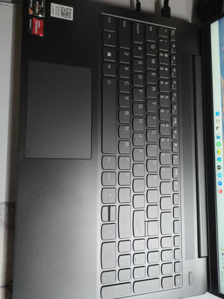 联想小新Air15超轻薄笔记本电脑这款是独显吗？