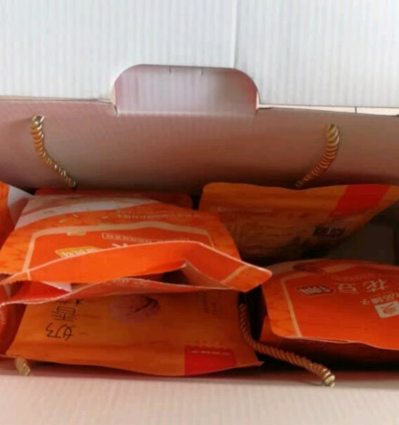 坚果炒货良品铺子 经典坚果年货礼盒8袋装1408g评测分析哪款更好,使用感受大揭秘！