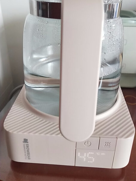 小白熊恒温水壶调奶器1.2L恒温情况下温度会来回自己跳到别的温度吗？
