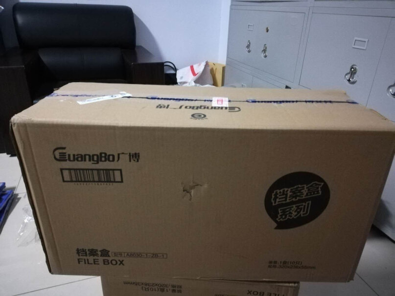 广博GuangBo35mm高质感A4档案盒麻烦问下，拉杆夹能放进去吗？
