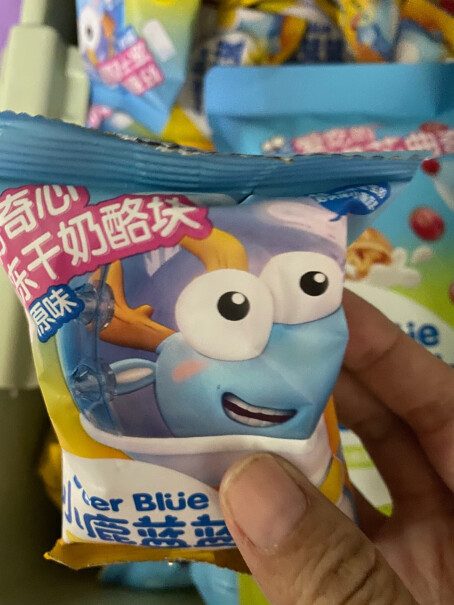 小鹿蓝蓝_水果酸奶溶豆香蕉牛奶味儿童零食溶溶豆易吞咽小袋子上写着固体饮料，孩子吃多了会不会不好？