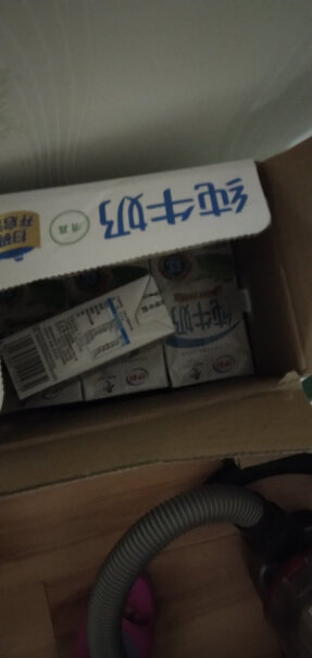 伊利 纯牛奶250ml*24盒上海仓库是几月份的货？