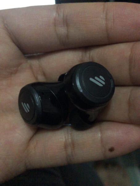 漫步者TWS5真无线蓝牙耳机这款耳机怎么区分左右耳？