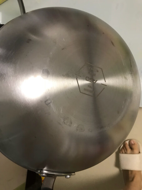 爱仕达ASD炒锅不粘锅304不锈钢蜂窝平底炒菜锅请问，这个锅，不带盖，有多重？
