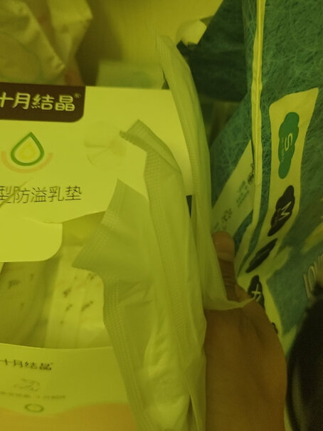 结晶一次性防溢乳垫3D立体超薄透气乳贴溢乳贴喂奶使用这款每次喂奶需要清洗乳头吗？