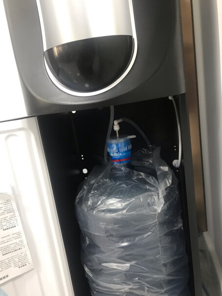 海尔饮水机家用茶吧机办公室机智请问出的的热水有没有塑料味？