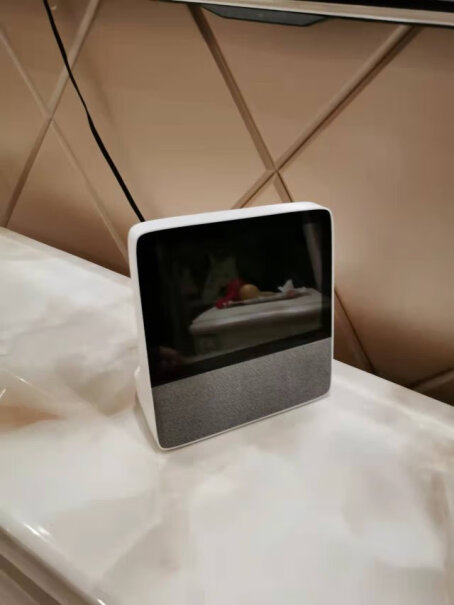 小度智能屏X10 10英寸高清大屏 影音娱乐智慧屏 触屏智能音箱 WiFi老人自己在家可以呼叫小度与女儿视频对话吗？