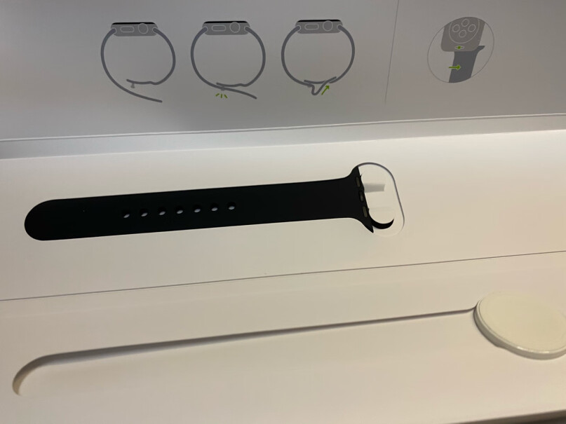 Apple Watch 3智能手表白色表带容易发黄吗？