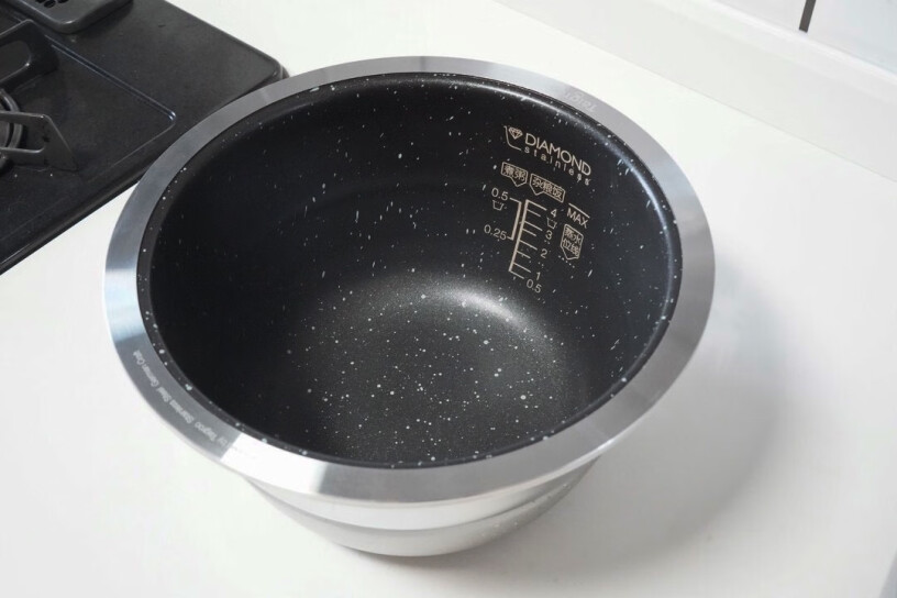 钛古电饭煲微压多段IH加热厚钢V胆彩屏显示这电饭煲为什么这么贵？买过的亲们？